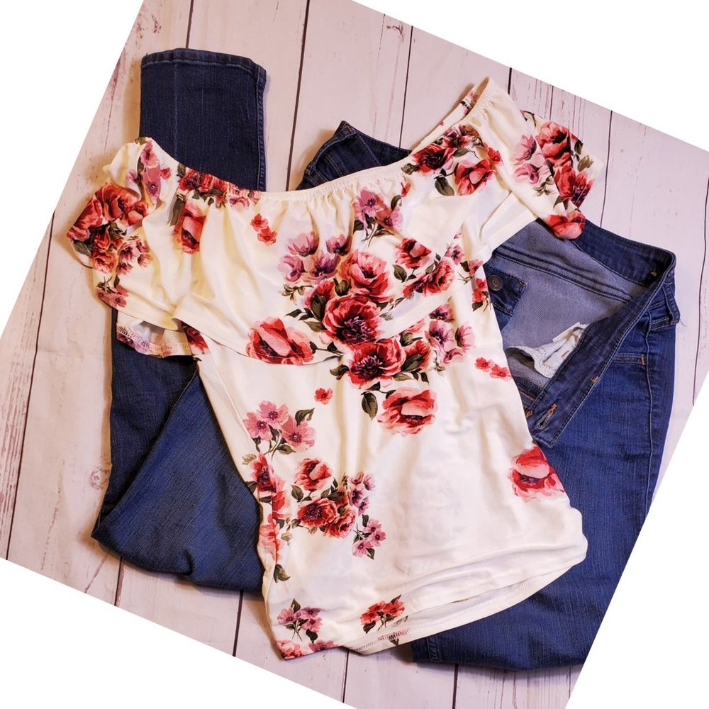Sweet Wanderer New floral blouse  Size S